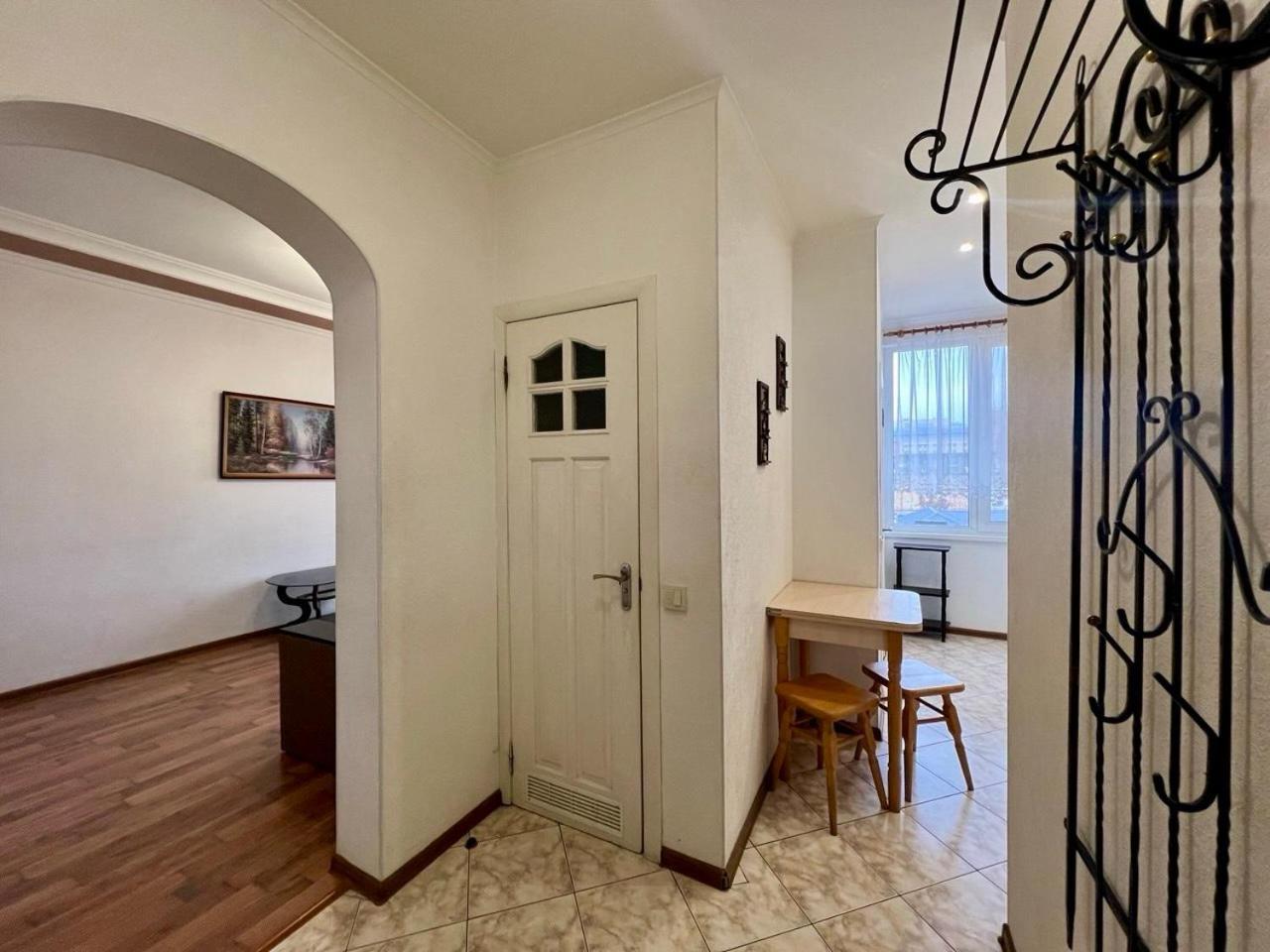 Apartments Near Arena City Киев Экстерьер фото